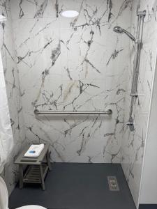 a bathroom with a shower with a marble wall at Gateway Inn in Lyman +24 photos