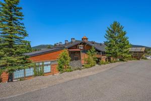 a large wooden house with a road in front of it at Stoneridge Resort in Blanchard