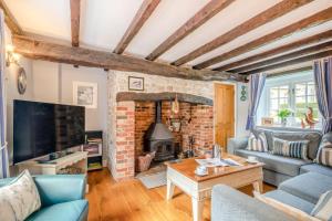 a living room with a couch and a fireplace at 3 Bed in Thornham oc-983 in Thornham