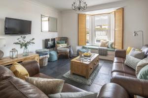 a living room with a couch and a table at 3 Bed in Porthleven oc-12bayv in Porthleven