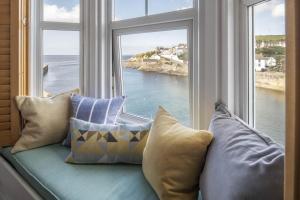 a window seat with pillows and a view of the ocean at 3 Bed in Porthleven oc-12bayv in Porthleven
