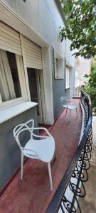 two chairs and a table on a balcony at Departamento luminoso con balcón in La Plata