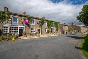 an empty street in front of a stone building at 2 Bed in Thwaite oc-ds946 in Thwaite