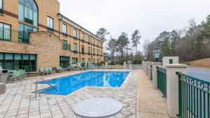 a swimming pool in front of a building at Holiday Inn Express & Suites Macon - I-475 by IHG in Macon