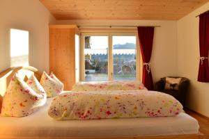 a bedroom with two beds and a window at Landhof Müller in Wertach