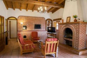 The lounge or bar area at La Tahona Vieja