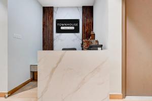 a marble counter in a room with a sign on the wall at Super Townhouse DSIDC Bawana Formerly Kanhaiya Residency in Delhi