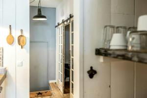 a kitchen with a door open to a room with at Citystyle Apartment In Medieval Monflanquin in Monflanquin +17 photos