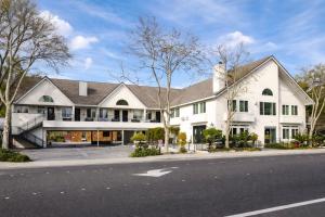 a large white house on the side of the street at Aggie Inn, an Ascend Collection Hotel in Davis