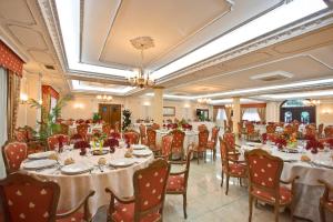 a banquet hall with tables and chairs in a room at Pazo de Monterrei in Ourense