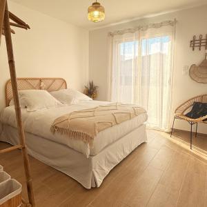 a bedroom with a bed and a large window at Villa Saint Mart-Tout Inclus-Plage à 7 min à pied in Saint Martin de Brehal