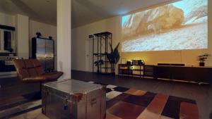 a room with a chair and a large painting on the wall at Wohnung mit Heimkino mitten in der Altstadt in Celle