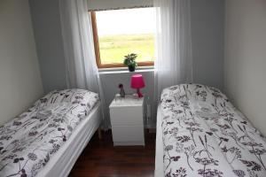 Postel nebo postele na pokoji v ubytování Skjólsteinar