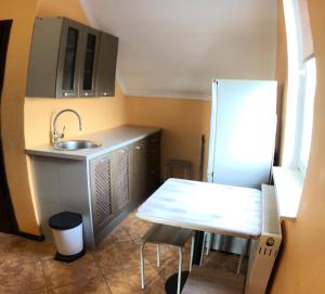 a small kitchen with a sink and a refrigerator at Motel M19 in Lipiny