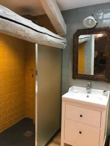 Gallery image of Gîte en pleine nature 4 étoiles - Sauna et Jacuzzi in Le Bez +7 photos