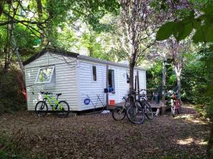 a group of bikes parked in front of a caravan at Camping 3 étoiles - Piscine - ccbfeb0 in Mayrac