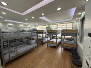 a room with a bunch of bunk beds at Hostelida Konya in Meram