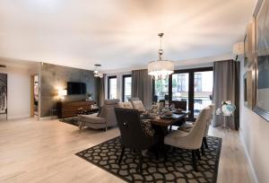 TV a/nebo společenská místnost v ubytování Kings City - Skawińska Apartment