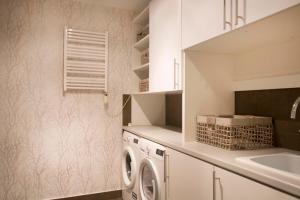 Kuchyňa alebo kuchynka v ubytovaní Kings City - Skawińska Apartment