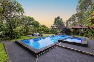 an image of a swimming pool in a yard at Taman Indrakila in Ubud
