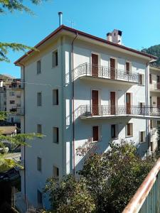 a white building with a balcony on top of it at La Casa di Rossella in Scanno