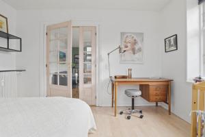 a bedroom with a bed and a desk and a mirror at Apartment in central Holstebro in Holstebro +8 photos