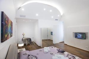 a living room with a couch and a table at Premiere Luxury Catania in Catania