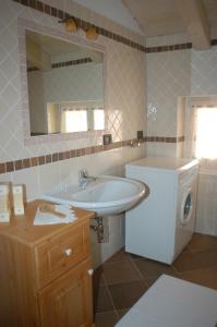 A bathroom at Residence Ca' Delle Margherite