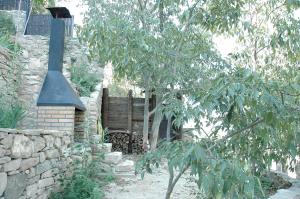 a stone wall with a stove in a garden at La Sabina in Montsonis