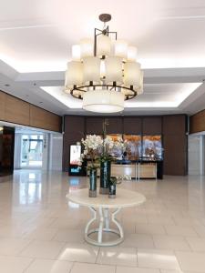 a large lobby with a table and a chandelier at Shell Residences MOA by Joseph in Manila +28 photos