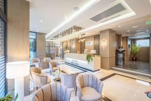 a lobby of a hotel with chairs and a bar at Davo Hotel in Târgu Neamț