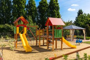 a playground with a slide and a slideintend at Hajdú Kastély Hotel in Hajdúszoboszló
