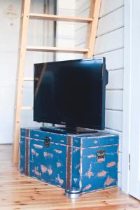 TV a/nebo společenská místnost v ubytování Akurgerði Guesthouse 2 - Country Life Style