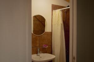 a bathroom with a sink and a mirror at Hosteria Casa kuyen in El Calafate