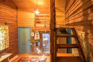 a room with a staircase in a wooden house at Domeniul Trei Stejari in Mediaş