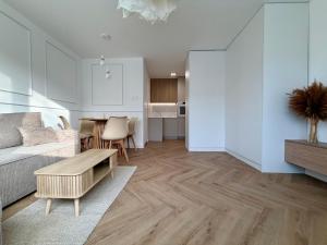 a living room with a couch and a table at Apartament pod Ratuszem - Kluczbork in Kluczbork