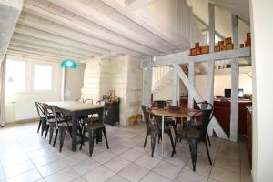 a dining room with a table and chairs at Duplex Sainte Trinité - Troyes Centre Historique in Troyes