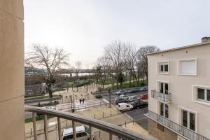 a view of a parking lot from a building at Le Princess - Face Nausicaa in Boulogne-sur-Mer
