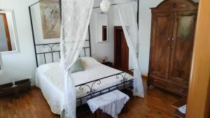 a bedroom with a bed with a canopy at TRAGHETTO VECCHIO HOUSE in Cavallino-Treporti