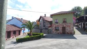 a group of houses on a street with a palm tree at Casa Candida in Samaleo