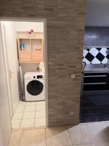 a kitchen with a washer and dryer in a room at Appartement duplex T3 avec box - Paris - La Défense - Airport CDG - Parc des expositions - Stade de France - Disney - Astérix - Val D Europe in Villepinte