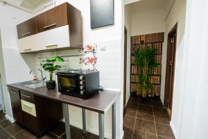 a kitchen with a counter with a microwave on a table at Pit Stop Centrum in Ploieşti