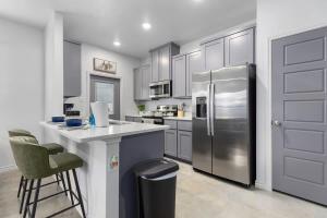 a kitchen with a stainless steel refrigerator and a counter at NEW Temple 12 BD Contractor & Group Friendly in Temple