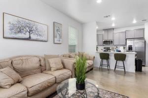a living room with a couch and a kitchen at NEW Temple 12 BD Contractor & Group Friendly in Temple