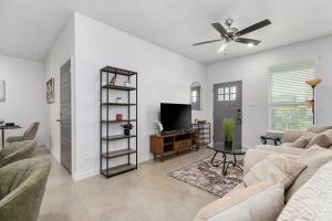 a living room with a couch and a tv at NEW Temple 12 BD Contractor & Group Friendly in Temple +16 photos