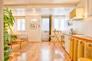 a kitchen and living room with a table at Green Haven - Joli studio - Centre Ville de Caen in Caen