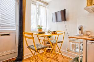 a small kitchen with a small table and chairs at Green Haven - Joli studio - Centre Ville de Caen in Caen