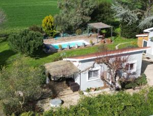 an aerial view of a house with a swimming pool at L'Oustalet classé 2 étoiles in Carbonne