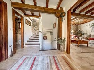 an open living room with wooden beams at Casa Rural Tío Conejo in San Román de Cameros +38 photos
