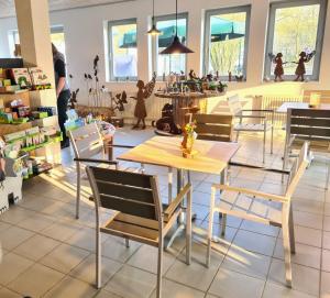 a room with a table and chairs in a store at Schlaffässer am Haus der Schmetterlinge in Uslar +14 photos